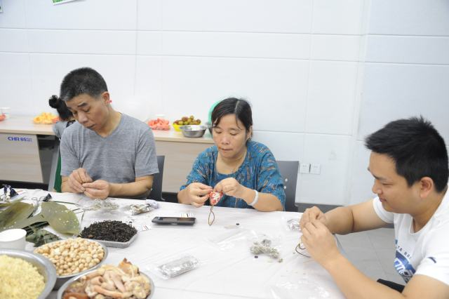 高端拉床,專用機床,內(nèi)拉床,外拉床,數(shù)控機床,自動化生產(chǎn)線,工業(yè)機器人